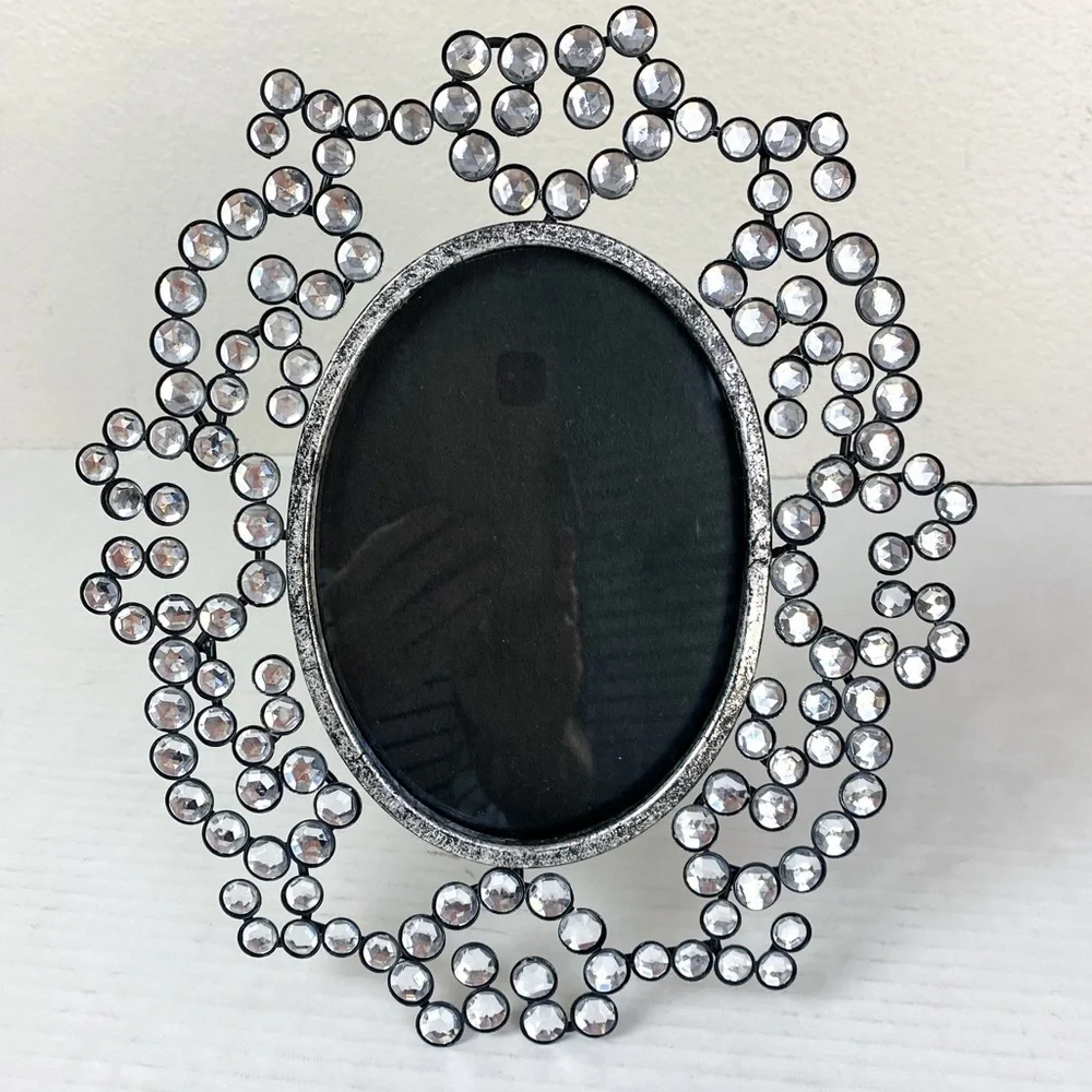 Pier 1 Dazzle Oval Frame 5” x 7”